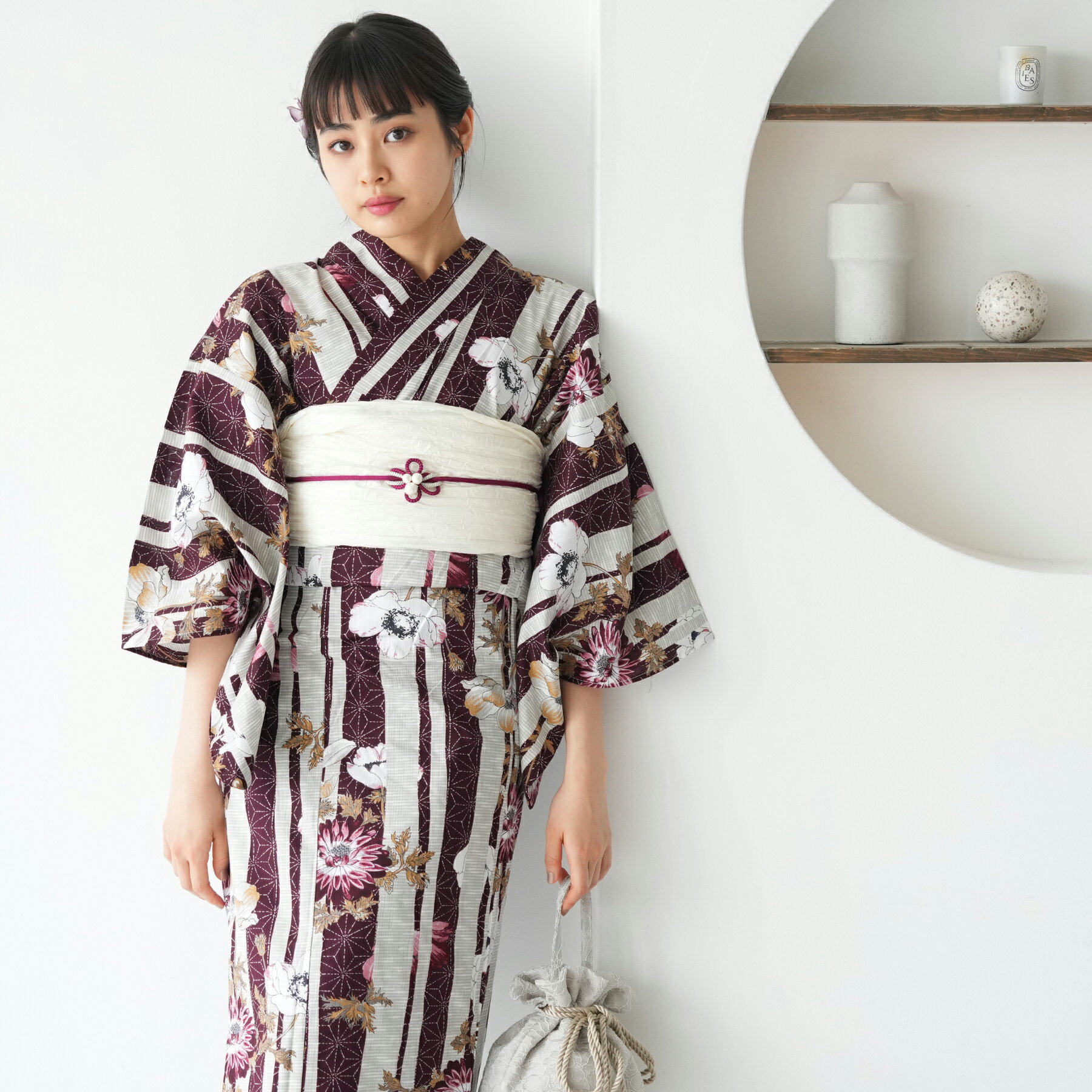 【85％OFF】【utatane 高級変わり織 浴衣3点セット えんじの麻の葉ストライプとアネモネ】ここでしか買えない昭和初期アンティーク復刻版 フリーサイズ 浴衣セット（ゆかた・帯・下駄）ですぐお出かけ ニュアンスカラーレトロ 上質 うたたね 国産生地 国内染色 ブランドのサムネイル