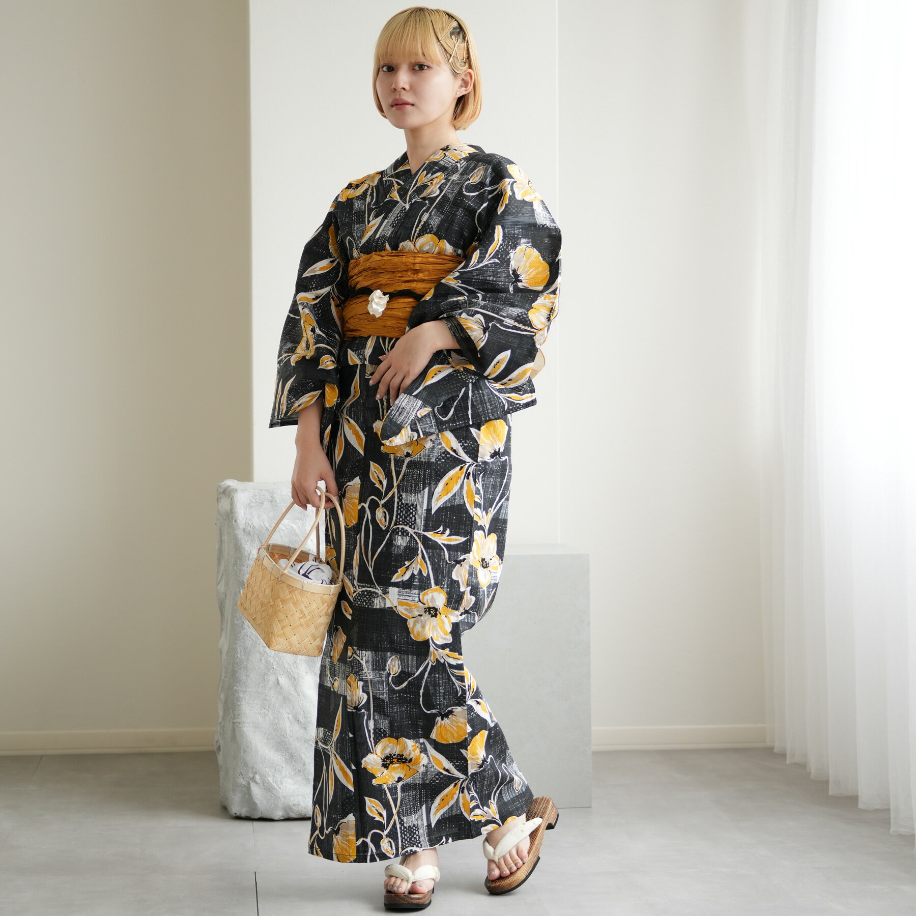 【85％OFF】【ニコアンティーク 高級変わり織 浴衣3点セット　かすれアネモネ　ブラック×マスタード】みんなと違う浴衣を着よう！個性派きものブランドNicoAntique フリーサイズ 浴衣セット（ゆかた・帯・下駄）ですぐお出かけ レトロ 国産生地 国内染色