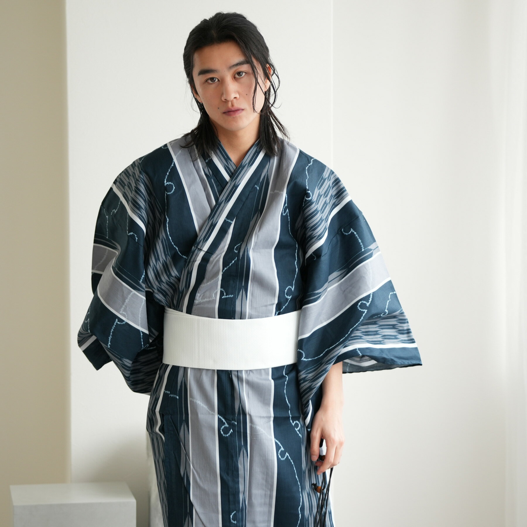 【高級変わり織 メンズ 浴衣3点セット 鉄紺に雪輪矢絣】男 紳士 男性 選べるM/Lサイズ 日本製角帯 浴衣セット(ゆかた・帯・下駄)ですぐお出かけ 古典柄 レ...