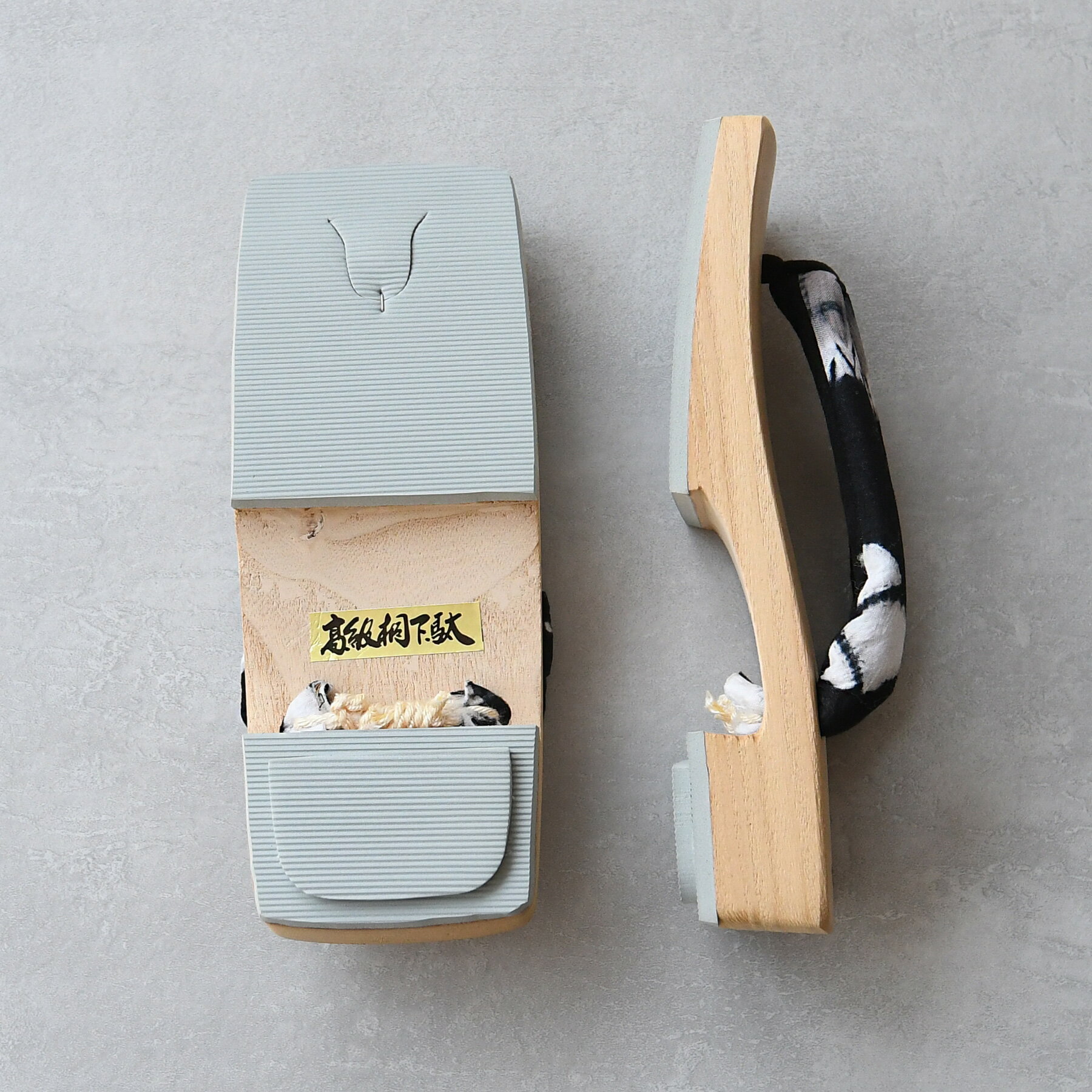 【ニコアンティーク 高級桐下駄 有松絞り鼻緒 メンズ Mサイズ 右近 白木】男性 男下駄 24〜25.5cm 単品 国産 日本製 徳島の下駄職人さんと滋賀の鼻緒職人さんの手仕事 フリーサイズ 粋 昭和レトロ