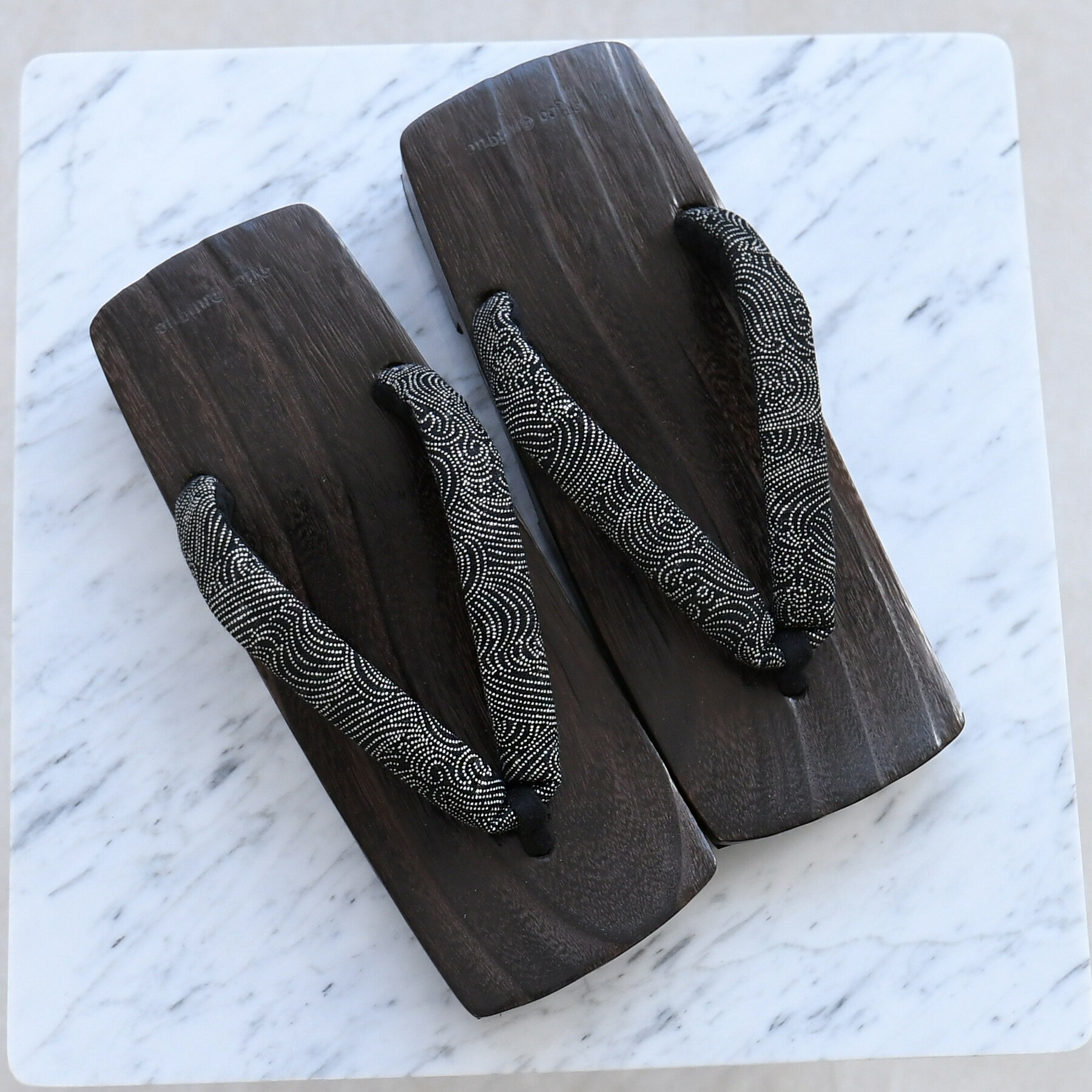 【ニコアンティーク 高級桐下駄 青海波 メンズ Lサイズ 右近 焼】男性 男下駄 25〜26.5cm 単品 国産 日本製 徳島の下駄職人さんと滋賀の鼻緒職人さんの手仕事 希少 こげ茶 黒 桐 桐下駄 浴衣 着物 レトロ 粋 昭和レトロ