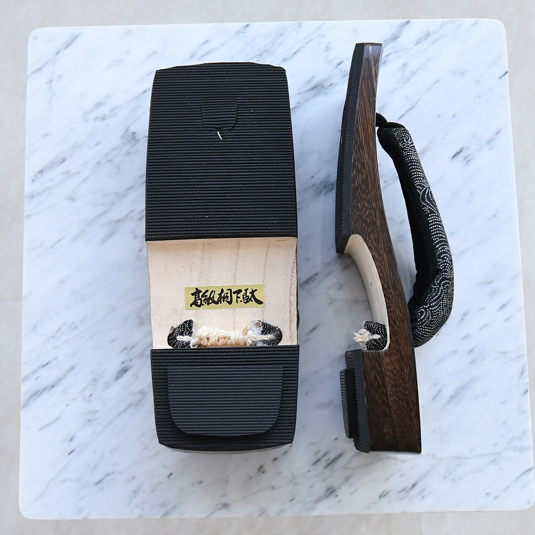 【ニコアンティーク 高級桐下駄 青海波 メンズ Lサイズ 右近 焼】男性 男下駄 25〜26.5cm 単品 国産 日本製 徳島の下駄職人さんと滋賀の鼻緒職人さんの手仕事 希少 こげ茶 黒 桐 桐下駄 浴衣 着物 レトロ 粋 昭和レトロ