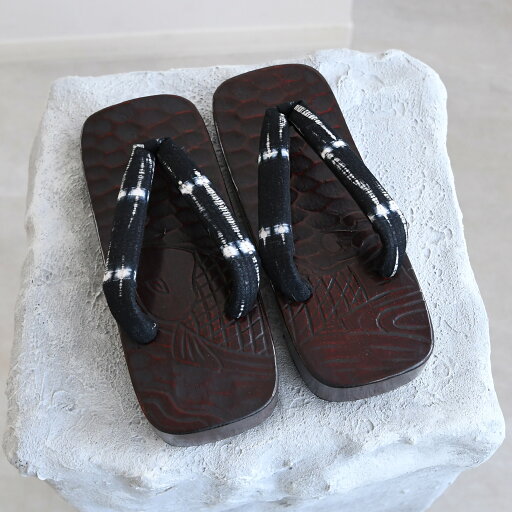 【ニコアンティーク 鎌倉彫 メンズ下駄 Lサイズ 鯉】伝統工芸 紳士 男性 25〜26.5cm 単品 国産 日本製 高級桐下駄 右近 希少 桐下駄 浴衣 着物 和装小物 レトロ 粋 昭和レトロ 男前下駄