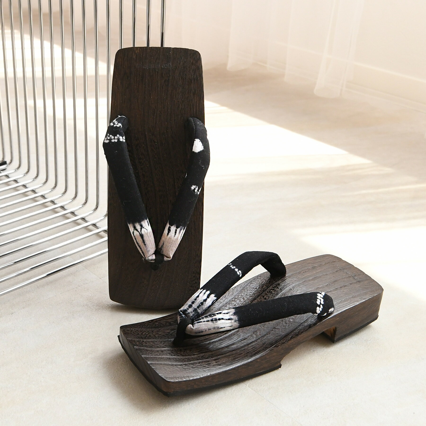 【ニコアンティーク 高級桐下駄 有松絞り鼻緒 メンズ LLサイズ 右近 焼】男性 男下駄 25.5〜27.0cm 単品 国産 日本製 徳島の下駄職人さんと滋賀の...