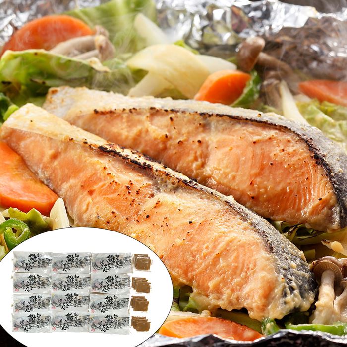 北海道 知床羅臼 鮭のちゃんちゃん焼き D(切身80g×12枚)セット 「ちゃんちゃん焼き」は鮭などの魚と野菜を鉄板で焼く料理で、北海道で漁師町の名物料理です。2007年に農林水産省の主催で選定された農山漁村の郷土料理百選でジンギスカン、石狩鍋と共に北海道を代表する郷土料理として選出されております。本来、外で大きな鉄板の上で大胆に焼き上げる料理ですが、いつでもご家庭で手軽に召し上がれる様、ひと手間加えた鮭の切身を特製の味噌たれに漬け込み一枚一枚を小分け真空いたしました。北海道に古くからある浜の漁師料理をご堪能ください。 ■配送不可地域：離島は配送不可 ■温度帯：冷凍 ■原材料名／食品添加物： ●鮭のちゃんちゃん焼き：白鮭(知床羅臼産)、味噌、砂糖、還元水飴、清酒、みりん、玉ねぎ、(一部にさけ・大豆を含む) ●味噌たれ：味噌、砂糖、還元水飴、清酒、みりん、玉ねぎ、(一部にさけ・大豆を含む) ■保存方法：要冷凍(-18°C)以下で保存して下さい ■賞味期限：出荷日より30日 ■規格：ちゃんちゃん焼き用秋鮭味噌漬切身80g×12枚、添付味噌たれ30g×12袋 ■サイズ(mm)：430×255×115 ■ギフト対応： ・ギフト包装：× ・二重包装：〇 ・熨斗対応：〇 ・のし表書き：〇 ・のし名入れ：〇 ■備考：地域によっては佐川急便にて発送