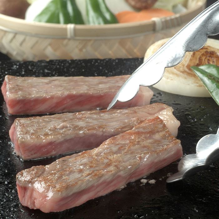雑貨通販店ユートピアの岩手 前沢牛 ヒレステーキ 100g×3枚｜アングル2