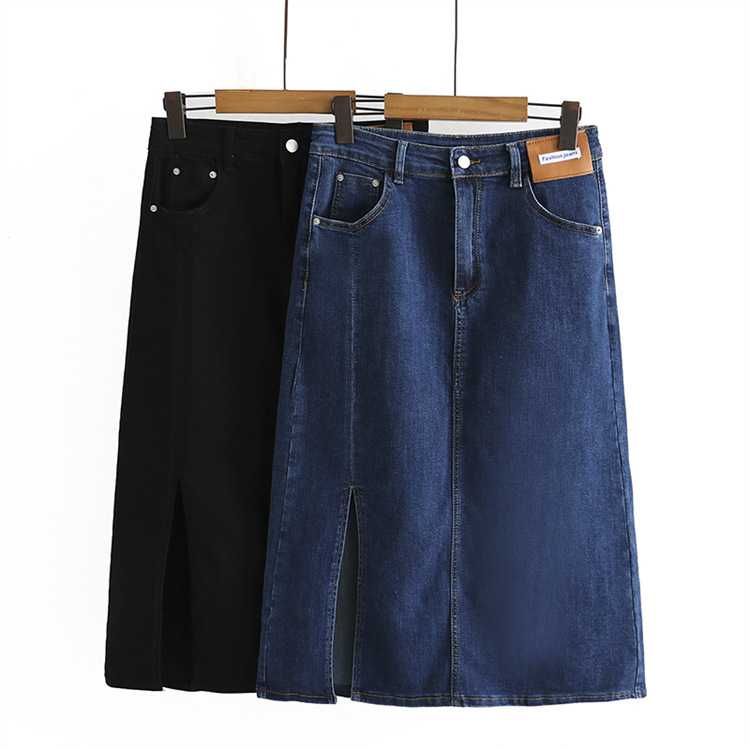 ロング丈のデニムタイトスカートです☆シンプルなデニムのスカートでコーディネートしやすく、どんな服に合わせやすい！ちょっぴりセクシーなでデザインになっていますコーディにより、オールシーズンで着ることができます商品名：デニムロングスカート素材コットン　ポリエステルサイズ(cm)L/XL/XXL/3XL/4XL実寸は平置きでメジャーによる採寸のため、多少の誤差が生じる場合がございます。カラーデニム生産国:中国注意事項モニターにより色の見え方が実際の商品と多少異なることがございます。あらかじめご了承ください。洗濯の際は色落ちの可能性がありますので単品手洗いでお願いいたします。商品生地、色合い、装飾部品の色やデザインなど、生産時期によって、差異が生じます。そのため、同じ商品を複数点ご購入の場合、場合によって色、コサー ジュのデザイン等差異がでる場合がございます。ご了承ください。輸入商品について、ご存知の通り海外の工場での縫製は日本の工場と比べますと、縫製の見劣り?糸のほつれ、製造過程における小さなキズ、シミなどが見ら れる場合がございますが、不良品ではございません。出荷時にすべての商品を検品しておりますが、予め上記点ご了承下さい。