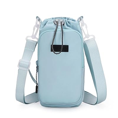【大容量&多機能】水筒カバー 500-750ml 「直径10cm高さ22cm」 ショルダー 水筒ポーチ 傷防止 マグボトル 肩掛け 斜め掛け 手提げ 水筒ポーチ 学校/通勤/旅行 便利収納 持ち運び (スカイブルー)色スカイブルーモデルBT003商品説明【商品概要】【素材】外生地/ナイロン、内生地/ポリエステル 重さ:0.09kg 保冷保温機能なし【手提げと肩掛けの両方対応】手持ち・腰掛け・斜めがけタイプになり、調節可能(調整範囲88-140cm)なショルダーストラップ付き、持ち運びに便利です。【防水&無臭な安心素材】この水筒カバーは良い品質のナイロン素材を使用しており、無臭で変な匂いがしない。高密度生地で水をしっかり防ぐことができ、突然の雨でも濡れる心配はなく!耐久性に優れ、日々 繁の使用でも長持ちできます。【多機能&大容量対応】500ml-750mlサイズの水筒まで幅広くご使用いただくほか(幅の広い水筒なら1000mlまで対応可能)、前側にファスナー付きのポケットがあり、両手を更に解放させ、鍵、スマホなどの持ち運びがちの物も簡単に収納!【長持ちできる縫製】底部の縫製は丁寧に施されており、シンプルなデザインで、美しさと耐久性を両立。長期間使用してもほつれにくく、安心です。通学や通勤、アウトドアなど、日常的に使いやすく設計されています。【商品説明】調整可能のショルダー付き、子供から大人まで使用可能【商品詳細】商品種別:水筒・マグボトル用アクセサリ商品名:【大容量&多機能】水筒カバー 500-750ml 「直径10cm高さ22cm」 ショルダー 水筒ポーチ 傷防止 マグボトル 肩掛け 斜め掛け 手提げ 水筒ポーチ 学校/通勤/旅行 便利収納 持ち運び (スカイブルー)製造元:商品内容:500ml-750ml色:スカイブルー商品タイプ:手提げと肩掛け【当店からの連絡】水筒カバー 500-750ml ショル キッチン用品 食器 調理器具 通販