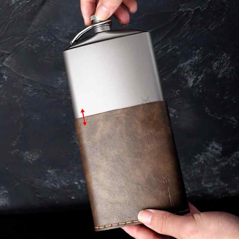 スキットル 純チタン製 携帯用 持ち運び 便利 ミニ 小型 酒器 食品グレード対応 軽量 スリム ビジネスシーン レザーケース付き 個性的 おしゃれ レトロ クラシック アウトドア 旅行用
