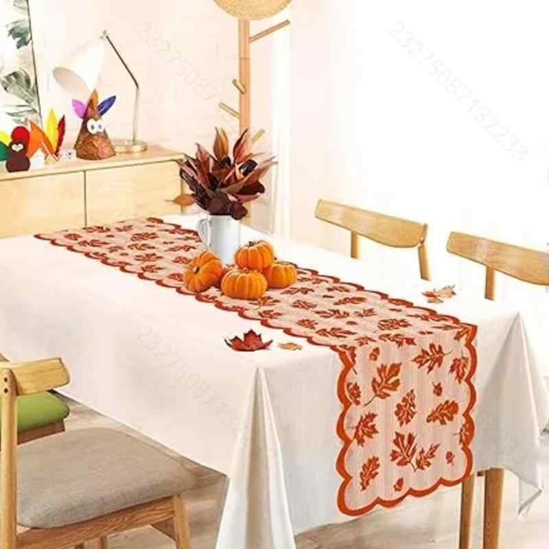 テーブルランナー テーブルクロス 秋 収穫祭 コーヒー色 ブラウン チョコレート色 松ぼっくり カエデの葉 リーフ柄 テーブル 暖炉 マントルピース ポリエステル 北欧風 おしゃれ デコレーション