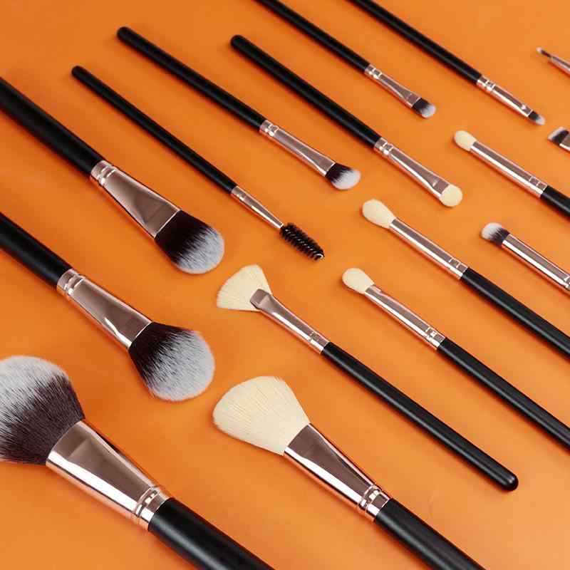 メイクブラシ 16本 セット 化粧筆 人工毛 木製ハンドル プロ仕様 初心者向け 柔らかい 肌に優しい フルセット 収納ケース付き 携帯用 トラベル用 化粧道具 デイリーユース