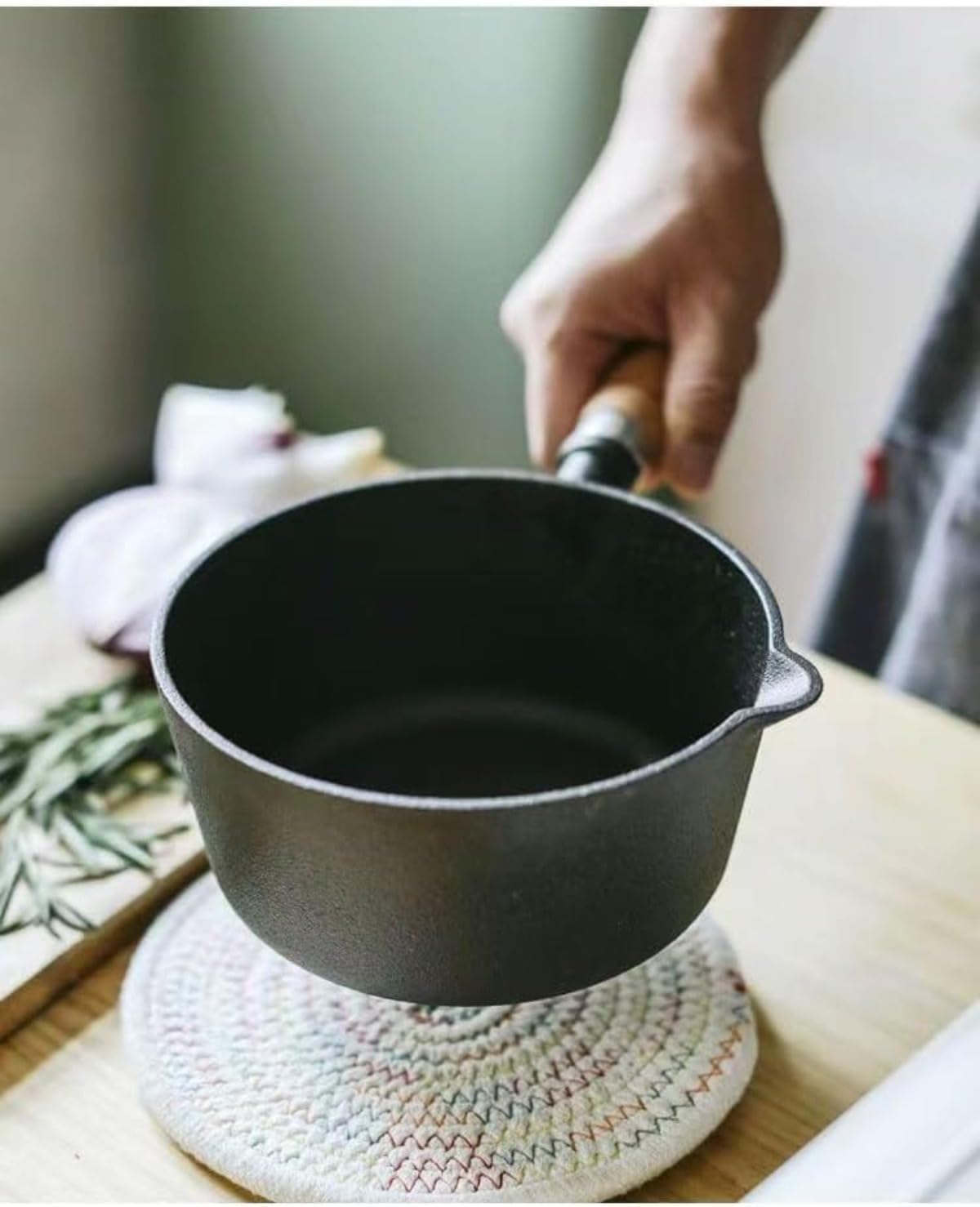 鋳物 揚げ鍋 耐久性 木製ハンドル 鉄鍋 鉄製片手鍋 ミルクパン 非シリコン塗装 シリコーン塗装無し ガ..