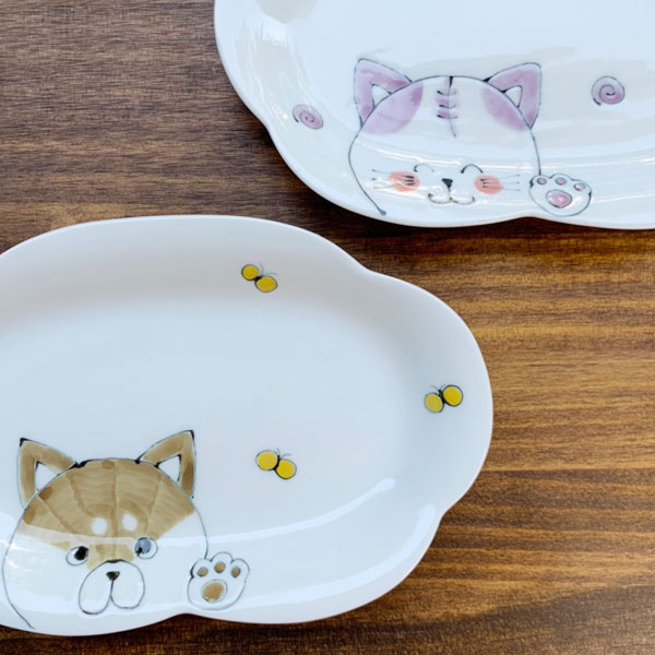 波佐見焼　花型皿（大）（わんこ・ねこ）