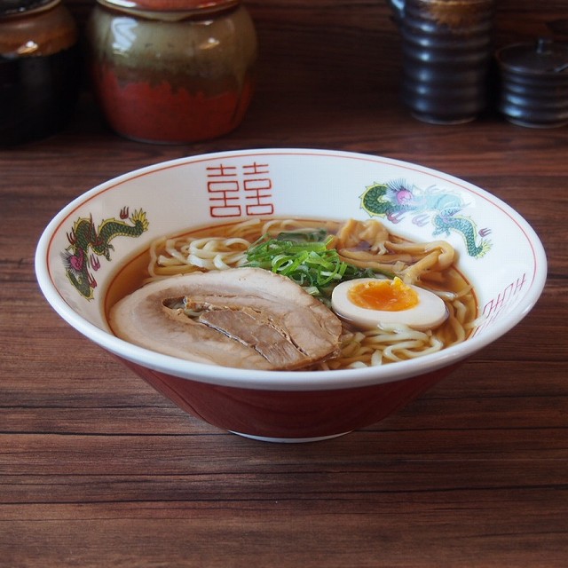 ラーメン どんぶり 赤三ツ龍21.5cm屋台のラーメンどんぶり(アウトレット込み)食器 アウトレット どんぶり 丼 ドンブリ 丼ぶり 麺鉢 ラーメン鉢 大盛り らーめん 拉麺 中華そば オシャレ おしゃれ 昔ながら 懐かしい ラーメン丼 模様 1