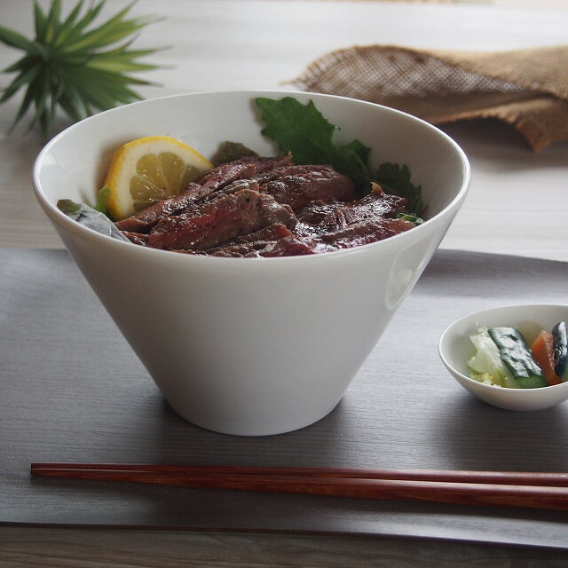 ラーメン　どんぶり　白磁　16.5cm　スリム　ラーメンボウル台形 カフェ 真っ白 ポーセラーツ 丼 ドンブリ 丼ぶり 麺鉢 ラーメン鉢 らーめん 拉麺 中華そば オシャレ おしゃれ ラーメン丼 業務用 モダン　スタイリッシュ　 ローストビーフ丼 白い食器 無地 シンプル