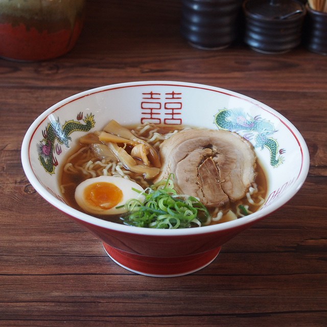 ラーメン どんぶり 【高台赤ハマ】19.8cmラーメン丼 三ツ龍 【アウトレット込み】 食器 アウトレット 屋台 らーめん 昔ながら 懐かしい 竜 赤竜 赤龍 【業務用】