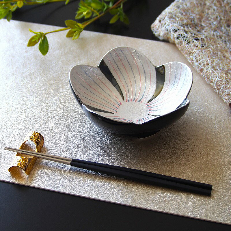 花型向付 黒釉二色一珍ラスター 中鉢 鉢 花 花型 ブラック 黒 ホワイト 白 ピンク ブルー オシャレ おしゃれ かっこいい 和食 料亭 高級感 美濃焼 日本製