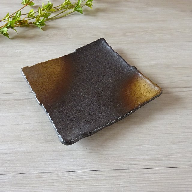 正角皿 19cm 黒備前 唐揚げ 揚げ物 串物 刺身皿 四角皿 おつまみ皿 居酒屋 黒 ブラック 茶色 ブラウン モダン シンプル シック おうち居酒屋 四角の皿 平皿 和食器 食器 和風 在庫処分のサムネイル