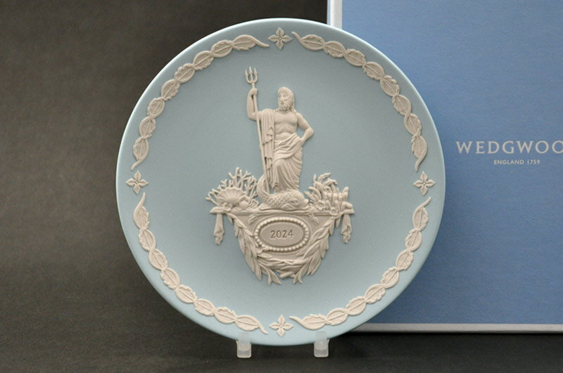 ウェッジウッド(WEDGWOOD)イヤープレート2024 スタンド(皿立て)付 プレートハンガー付 【正規品/新品】 2023年 YEAR PLATE 2023 イヤーズプレート