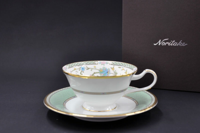 ノリタケ 〜Noritake〜 ティー・コーヒー碗皿(1客)[グリーン]カップ＆ソーサーヨシノ(YOSHINO)プレゼント/贈り物/ギフト/誕生日/母の日/父の日敬老の日/クリスマス/記念品