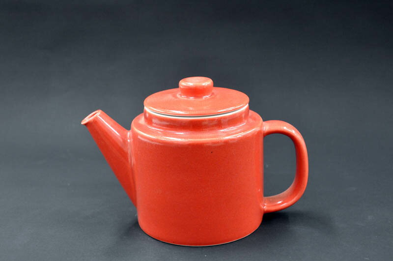 日常使いを提案するテーブルウェアシリーズCommon　波佐見焼食洗機・電子レンジOK！ポット[1L] レッド[1リットル][1,000ml][ティーポット][コモン][カフェ風][おしゃれ]