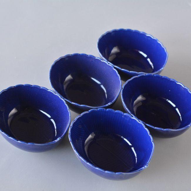 SPECIFICATION Size φ10cm 8cm H5cm Volume 100g Material 陶磁器 Made in 国産/美濃焼き Function 電子レンジ・食洗機OK COMMENT 陶器は焼成中に収縮しますのでサイズ、重さには多少誤差があります。お色などは撮影時の光線の具合、モニターによっても見え方が異なります。撮影用の小物（敷物・カトラリー・植物など）は付属しません。在庫数はお問い合わせください。