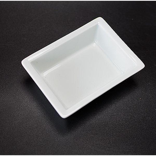 SPECIFICATION Size φ11.5×8.8×H3.3cm Material 陶磁器 Made in 国産 Function 電子レンジ使用可・食洗機OK COMMENT 陶器は焼成中に収縮しますのでサイズ、重さには多少誤差があります。お色などは撮影時の光線の具合、モニターによっても見え方が異なります。撮影用の小物（敷物・カトラリー・植物など）は付属しません。在庫数はお問い合わせください。