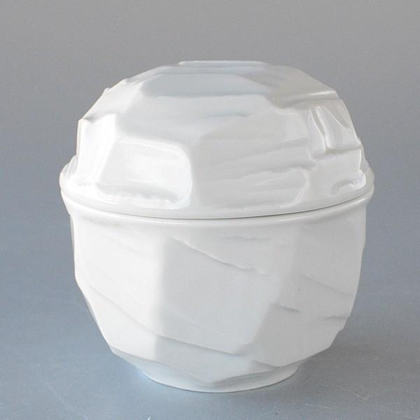 SPECIFICATION Size 約φ8.5×H8.5cm Material 陶磁器 Made in 国産 Function 電子レンジ・食洗機OK COMMENT 陶器は焼成中に収縮しますのでサイズ、重さには多少誤差があります。お色などは撮影時の光線の具合、モニターによっても見え方が異なります。撮影用の小物（敷物・カトラリー・植物など）は付属しません。