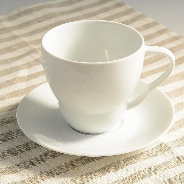 SPECIFICATION SIZE カップ φ9×H9cm ソーサー φ16cm× VOLUME 容量すりきり約300cc MATERIAL 陶磁器 MADE IN 国産 FUNCTION 食洗機・電子レンジ使用可 COMMENT ──────────────── 陶器は焼成中に収縮するため、サイズ・重量には多少の個体差がございます。 釉薬の流れ方や色合いは、一点一点異なります。 手仕事ならではの風合いとしてお楽しみください。 ご覧いただくモニターや撮影環境により、実際の商品と色味が異なる場合がございます。 撮影に使用している小物（敷物・カトラリー・植物など）は商品に含まれません。