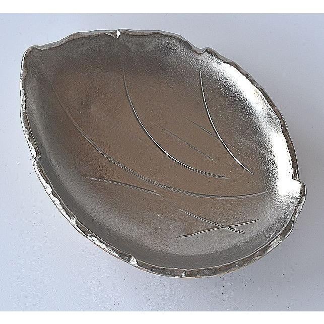SPECIFICATION Size φ18.5×13cm×高さ3cm Material 陶磁器 Made in 国産 Function 電子レンジ使用不可・食洗機OK COMMENT 陶器は焼成中に収縮しますのでサイズ、重さには多少誤差があります。お色などは撮影時の光線の具合、モニターによっても見え方が異なります。撮影用の小物（敷物・カトラリー・植物など）は付属しません。沖縄離島は送料がかかります。