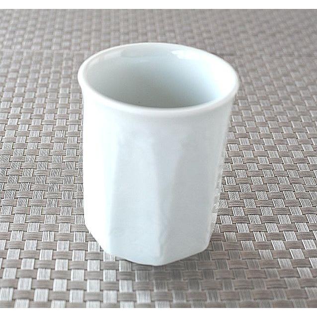 SPECIFICATION Size 約φ6.5×H8.5cm Volume 容量すりきり約130cc Material 陶磁器 Made in 国産 Function 電子レンジ・食洗機OK COMMENT 陶器は焼成中に収縮しますのでサイズ、重さには多少誤差があります。お色などは撮影時の光線の具合、モニターによっても見え方が異なります。撮影用の小物（敷物・カトラリー・植物など）は付属しません。在庫数はお問い合わせください
