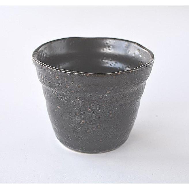 SPECIFICATION Size φ9×H7cm Volume 140cc Material 陶器 Made in 国産 Function 電子レンジ・食洗機OK COMMENT 陶器は焼成中に収縮しますのでサイズ、重さには多少誤差があります。お色などは撮影時の光線の具合、モニターによっても見え方が異なります。撮影用の小物（敷物・カトラリー・植物など）は付属しません。在庫数はお問い合わせください。