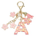 uxcell イニシャルレターキーチェーン かわいいタッセル桜キーチェーンアルファベットAレター装飾と花ペンダント女性用ガールズキーパースハンドバッグバックパック(ピンク 1個入り)
