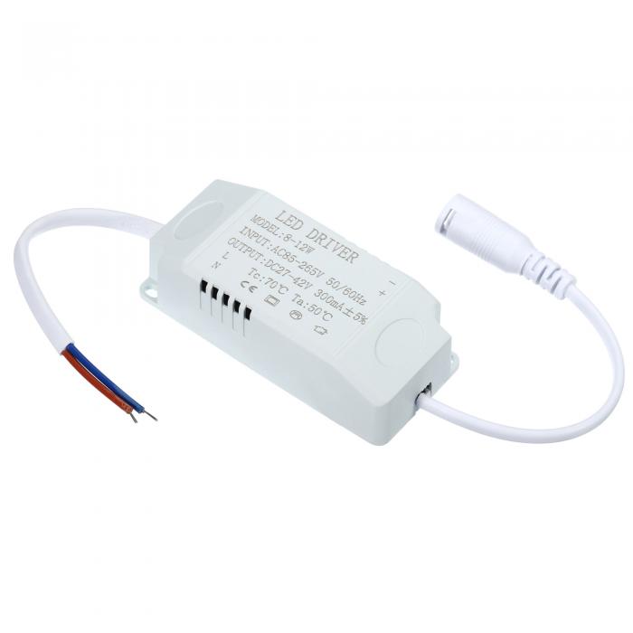 商品詳細 特徴 【属性1】仕様：パワー：8-12W; 入力電圧：AC85-265V; 出力電圧：DC27-42V; 電流：300mA; サイズ：80*35*22mm(L x W x T)【属性2】利点：LEDドライバには過電流保護と短絡保護があります。【属性3】手順：LED変圧器を照明に接続し、ワイヤーを電源に接続します。【属性4】応用：LEDドライバーは、LEDミラーヘッドライト、スポットライト、LEDキャビネットライト、LEDキッチンライトなどのLED照明に広く使用されています。【属性5】照明の最大電力がLEDドライバーの最大電力を超えていないことを確認し、ワイヤーを水から遠ざけてください。【商品説明】定電流LEDドライバーは、LED天井ランプ、LEDミラーヘッドライト、スポットライト、LEDキャビネットライト、LEDキッチンライトなどのLED照明で広く使用されています。仕様：カラー：ホワイト材質：プラスチックパワー：8-12W入力電圧：AC85-265V出力電圧：DC27-42V電流：300mAサイズ：80*35*22mm(L x W x T)パッキングリスト：5 個 x LEDドライバー利点：LEDドライバには過電流保護と短絡保護があります。DCコネクタを使用すると、接続がはるかに簡単で便利になります。製品のラベルには、その入力、出力、電力、および認証が示されています。手順：LED変圧器を照明に接続し、ワイヤーを電源に接続します。注：LED電源を開いたり変更したりしないでください。お子様は高圧電源から遠ざけてください。LED製品の中性線（青線）と負荷線（茶線）にご注意ください。損傷を防ぐため、適宜取り付けてください。そして、ワイヤーを水から遠ざけてください。専門の電気技師のガイドの下で使用してください。 注意書き 【注意事項】 ・当店でご購入された商品は、原則として、「個人輸入」としての取り扱いになり、すべて中国の広東省からお客様のもとへ直送されます。 ・ご注文後、1〜3営業日以内に配送手続きをいたします。配送作業完了後、遅くとも1ヶ月程度でのお届けとなります。 ・個人輸入される商品は、すべてご注文者自身の「個人使用・個人消費」が前提となりますので、ご注文された商品を第三者へ譲渡・転売することは法律で禁止されております。 ・関税・消費税が課税される場合があります。 詳細はこちらご確認下さい。 ＊色がある場合、モニターの発色の具合によって実際のものと色が異なる場合がある。