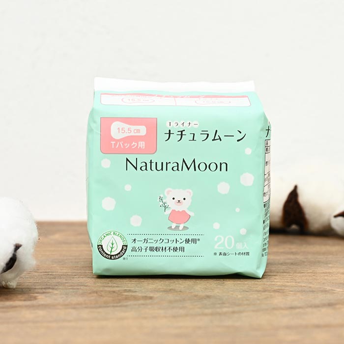 Tバック愛用者様の「一般的なシートでははみ出る」「折って使うのが面倒」というお悩みにお応えし、製品化したTバック専用のおりものシート肌に触れるトップシートには、無漂白・無着色のオーガニックコットンを100％使用。上質な不織布がデリケートな肌をやさしく包み込みます。 また、冷えや不快感の原因になりやすい高分子吸収材（吸水性ポリマー）を使用せず、植物性の綿状パルプを採用したノンポリマー仕様です。 Tバックのクロッチ幅に合わせた独自形状により、ヨレやズレを防いでショーツを清潔に保ちます。 タイトなパンツスタイルやヨガ、ダンスなどのアクティブなシーンでも、ラインを気にせずストレスフリーに着用いただけます。 ■素材： [表面材]オーガニックコットン（無漂白）※Certified to OE Blended Standard 認証 [吸収体]綿状パルプ ■サイズ：15.5cm ■製造国：韓国 【使用上の注意】 ・お肌に合わない時は、医師にご相談ください。 ・トイレに捨てないでください。 ・使用後のシートは、個別ラップ（袋状個別ラップ）に包んで捨ててください。 ・ゴミを出すときは市町村の区分に従ってください。 商品タグ：高吸収 尿漏れ おりもの ヨガパンツ >>生理用ナプキン「ナチュラムーン」の商品一覧お肌にやさしい「ナチュラムーン　NaturaMoon」 肌に当たる部分に100％コットンを使用 自分の身体に向き合う瞬間って どんなときですか？ スポーツを楽しむとき、怪我をしたとき、風邪を引いたとき、 心が苦しくなったとき、鏡を見たとき、 瞑想するとき、でしょうか 多くの女性は毎月、生理の日を基準に体調を確認していませんか？ ちょっと生理が遅れたかな・・？ 今月は腹痛や頭痛があるな 食欲が減った、体重が・・など 生理の時は体の調子が変化し、普段は感じないような イライラや、心の浮き沈みが起こることもあります。 そんな時、少しでも女性の支えになれたら…。 それがナチュラムーンが生まれたきっかけでした。 Natural＆Happiness　NaturaMoon（ナチュラムーン） 2011年、日本初の高分子吸収材不使用の生理用品として誕生したNaturaMoon（ナチュラムーン）。 発売以来、多くの女性から喜びの声をいただき、今日を迎えています。 ブルーデイを過ごしている女性が少しでも快適に・・・ それがNaturaMoonの想いでした。 私たちが多くの女性をとおして感じたこと・・・・ 『女性がもっと快適に過ごす為にはなにができるだろう？』 『女性の悩みをより軽くできることはなんだろう？』 ブルーデイ以外でも女性の日々に幸福感を届けることはできないだろうか・・・？ 「ナチュラムーン」は女性のライフスタイル向上のお手伝いをするブランドとして、「ナチュラル」「ハピネス」「女性にやさしい」をキーワードに快適なライフスタイルを提案します。 NaturaMoon（ナチュラムーン） ◇ 女性にやさしい ◇ ◇ もっとキレイに／もっと健康に ◇ ◇ 子育てを応援します ◇ ◇ ナチュラル&amp;エコ ◇ ◇ 働く女性を応援します ◇ くまこのぽかぽか温めオーガニックライナー 女性特有の悩みの中でも特に、体が冷えていることはすべての不調につながると言っても過言ではありません。 ナチュラムーンはこれまでも、女性の悩みに寄り添うべく様々な商品を開発してきました。 そして、女性のからだをじんわりあたためる温浴法「よもぎ蒸し」にヒントを得て、このぽかぽか温めオーガニックライナーが生まれました。 こだわりポイント 使用方法＆使用期間