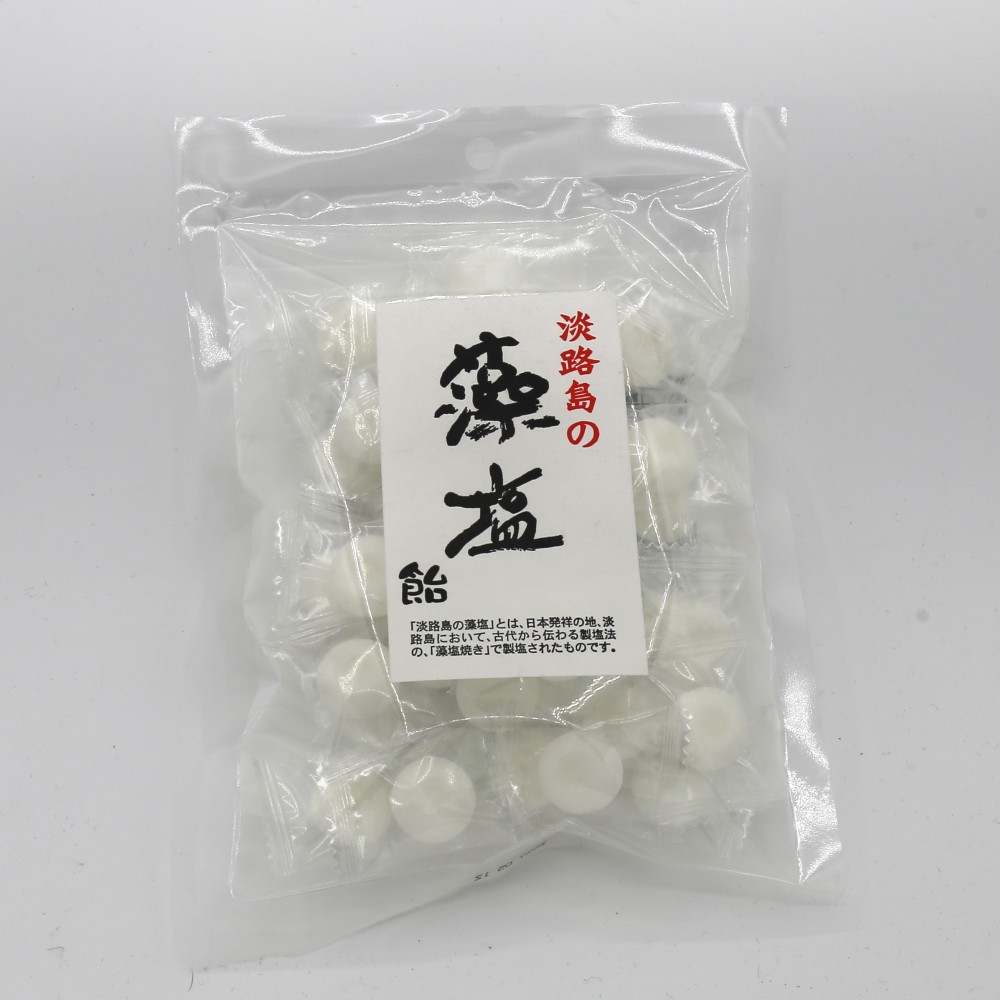 「淡路島の藻塩」とは、日本発祥の地、淡路島において、古代から伝わる製塩法の、「藻塩焼き」で製塩されたものです。 名称 飴菓子原材料名砂糖（国内製造）、水飴、食塩、植物油脂／乳化剤内容量130g（個包装紙込み）保存方法直射日光、高温多湿を避け常温で保存して下さい。販売者有限会社うづ志ほ名産店兵庫県洲本市本町1丁目4番1号TEL 0799-22-0724製造所富士屋製菓有限会社鹿児島県曽於郡大崎町仮宿1194〒899-7305TEL 099-476-0067(代)使用上の注意・開封時はお早めにお召しあがりください。・本工場では乳成分を含む製品を製造しています。栄養成分表示（100g当り）エネルギー：374kcalたんぱく質：0.0g脂　　質：0.7g炭水化物：92.0g食塩相当量：4.06gこの表示値は、目安です。