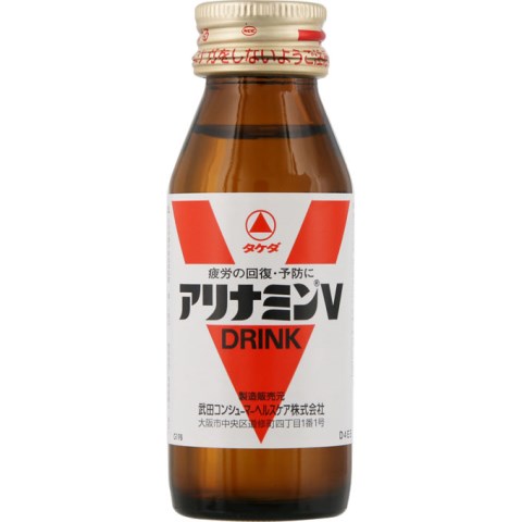 アリナミンV　50ml○リニューアル等により、パッケージ画像は予告なく変更されることがあります。お届けの商品と異なる場合がございますのでご了承ください。○エネルギー産生に重要な役割をはたすビタミンB1誘導体フルスルチアミンをはじめビタミンB2・B6などを配合。体が疲れているがもうひとがんばりしたいときなどによく効きます。ほどよい苦味に甘味と酸味を加えたミニドリンク剤。肉体疲労時の栄養補給、滋養強壮に。問い合わせ先武田薬品工業株式会社　「お客様相談室」0120−567−087区分医薬部外品原産国日本広告文責中部薬品株式会社0120-937-190