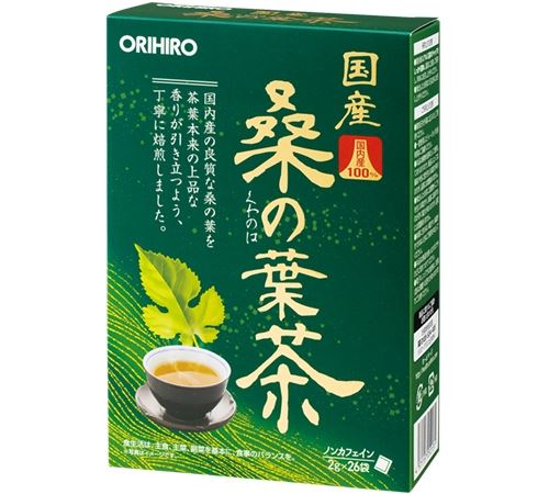 国産桑の葉茶100％　26包○リニューアル等により、パッケージ画像は予告なく変更されることがあります。お届けの商品と異なる場合がございますのでご了承ください。○本品は桑の葉100％の使いやすいティーバッグタイプのお茶です。国産の桑の葉を原料に、国内の工場で製品化していますので、食品の安全が気になる方にも安心してご利用いただけます。ノンカフェインですので、お休み前のリラックスタイムにもおすすめです。毎日の健康管理にお役立ていただけます。内容量26包食べ方★煮出してのご利用よく沸騰している約500mLの熱湯に本品1袋を入れ、5分間を目安に弱火で煮出してください。煮出す時間はお茶の色や香りでお好みによって調節してください。程よい色と良い香りがでましたら、火を止めてポットで保温するか冷蔵庫で冷やしてお召し上がりください。煮出した後、ティーバッグをそのまま入れておきますと、苦味が出てくることがありますので、必ず取り出してポットなどに移してください。★急須をご使用の場合温めた急須に本品1袋を入れ熱湯を注ぎ、5分ほどじっくりと蒸らしてお好みの濃さでお召し上がりください。原材料桑の葉製造元オリヒロ問い合わせ先［受付時間］9：30〜17：00（土・日・祝祭日は除く）［フリーダイヤル］0120−87−4970区分健康食品原産国日本広告文責中部薬品株式会社0120-937-190