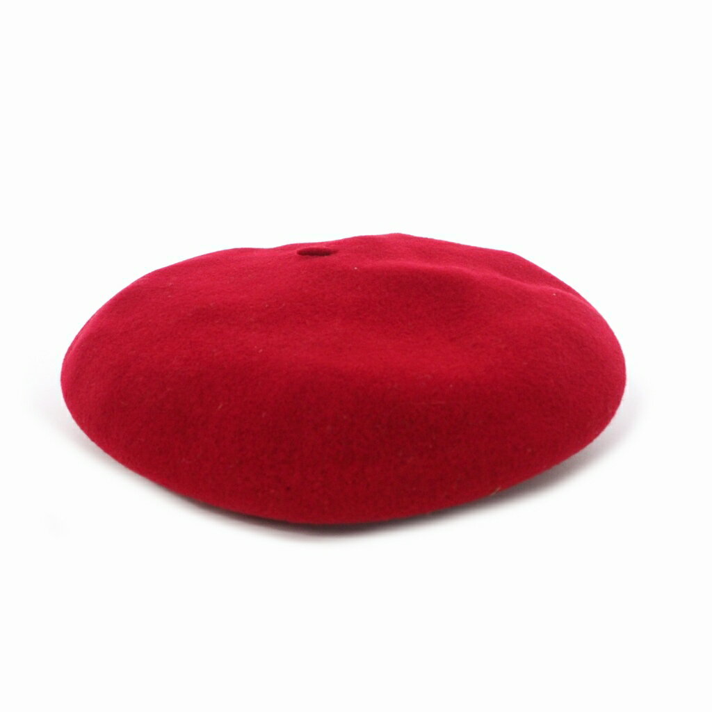 【中古】カンゴール KANGOL イギリス製 UK製 ウール ベレー帽子 帽子 F レッド 赤 メンズ 【ベクトル 古着】 231031ブランドカンゴール KANGOL表記サイズF実寸サイズ頭周り：40cm　　素材ウール100％色レッド ※照明や撮影環境により、実物と若干お色が違う場合がございます。予めご了承下さい。状態若干の着用感はございますが、目立った汚れやダメージはございません。商品のお問い合わせの回答を休止しております。＊各商品ページの商品詳細等をご確認の上ご購入ください。【中古】カンゴール KANGOL イギリス製 UK製 ウール ベレー帽子 帽子 F レッド 赤 メンズ 【ベクトル 古着】 231031状態ランク　”AB”詳細については、下記および「状態ランクについて」ページをご覧ください。未使用・新品の商品ほぼ新品同様の商品使用感が少なく、かなり状態の良い商品使用感はあるが、傷や汚れの少ない商品使用感の他、傷や汚れが見られる商品かなり大きな傷みがある難あり商品※S〜CランクはUSED品となりますので、使用感をご理解の上でご入札下さい。状態ランクについてinformationブランドカンゴール KANGOL表記サイズF実寸サイズ頭周り：40cm　　素材ウール100％色レッド ※照明や撮影環境により、実物と若干お色が違う場合がございます。予めご了承下さい。状態若干の着用感はございますが、目立った汚れやダメージはございません。商品のお問い合わせの回答を休止しております。＊各商品ページの商品詳細等をご確認の上ご購入ください。本商品は一点物です他サイトや店舗にて販売している商品です。多少のお時間差にて欠品になることもございます。予めご了承頂ますようお願い致します。ベクトル・サイズガイドはこちらこの商品と同じブランドの商品を見る