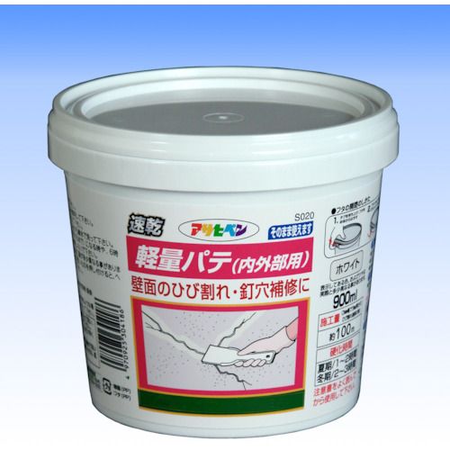 特長:● 屋内外で使用でき、軽量で収縮がない、速乾タイプです。 用途:●屋内外の壁面（プラスター、スタッコ、木部）などのひび割れ・釘穴（深さ2cm以下）の補修。 仕様:●容量(L)：0.9 仕様2:●施工量900ml：約100m(3mm幅で3mm深さのクラック補修の場合)●表面乾燥：(30℃)1〜2時間、(5℃)2〜3時間 材質／仕上:●樹脂：アクリル特長:● 屋内外で使用でき、軽量で収縮がない、速乾タイプです。 用途:●屋内外の壁面（プラスター、スタッコ、木部）などのひび割れ・釘穴（深さ2cm以下）の補修。 仕様:●容量(L)：0.9 仕様2:●施工量900ml：約100m(3mm幅で3mm深さのクラック補修の場合)●表面乾燥：(30℃)1〜2時間、(5℃)2〜3時間 材質／仕上:●樹脂：アクリル