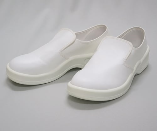 合成皮革クラリーノの甲被の安全静電シューズです。ソールについては素材が特殊制電配合ウレタンを発泡した物を使い軽く、クッション性の良い物を使っています。また底厚にし靴底には運動の基点となる部分にサークルポイントを施し運動性も向上しています。また小指側の部分にゆとりがあり足に窮屈さを感じさせない設計をしており、ウィズについてもEEEを採用しています。また着地する際、最も先に地面と接する部分をあらかじめカットする事によりスムーズに動け、削れによる発塵源を取り除く様設計しています。除電システムについては導電糸入り中底、導電ラバー、制電配合ウレンタンソールを通して確実に除去します。(導電性能はJIS T813適合)安全の為、爪先に樹脂製先芯を使う事により軽量且つ安全な仕様にしています。洗濯時の乾燥速度も早く、鉄芯の錆問題にも対処しています。(耐衝撃性能はJIS T811 L級相当) 対応目安：クラス1000素材：合成皮革クラリーノ+樹脂先芯仕様：シューズ型制電配合ウレタン底仕様カラー：ホワイトサイズ：30cm合成皮革クラリーノの甲被の安全静電シューズです。ソールについては素材が特殊制電配合ウレタンを発泡した物を使い軽く、クッション性の良い物を使っています。また底厚にし靴底には運動の基点となる部分にサークルポイントを施し運動性も向上しています。また小指側の部分にゆとりがあり足に窮屈さを感じさせない設計をしており、ウィズについてもEEEを採用しています。また着地する際、最も先に地面と接する部分をあらかじめカットする事によりスムーズに動け、削れによる発塵源を取り除く様設計しています。除電システムについては導電糸入り中底、導電ラバー、制電配合ウレンタンソールを通して確実に除去します。(導電性能はJIS T813適合)安全の為、爪先に樹脂製先芯を使う事により軽量且つ安全な仕様にしています。洗濯時の乾燥速度も早く、鉄芯の錆問題にも対処しています。(耐衝撃性能はJIS T811 L級相当) 対応目安：クラス1000素材：合成皮革クラリーノ+樹脂先芯仕様：シューズ型制電配合ウレタン底仕様カラー：ホワイトサイズ：30cm