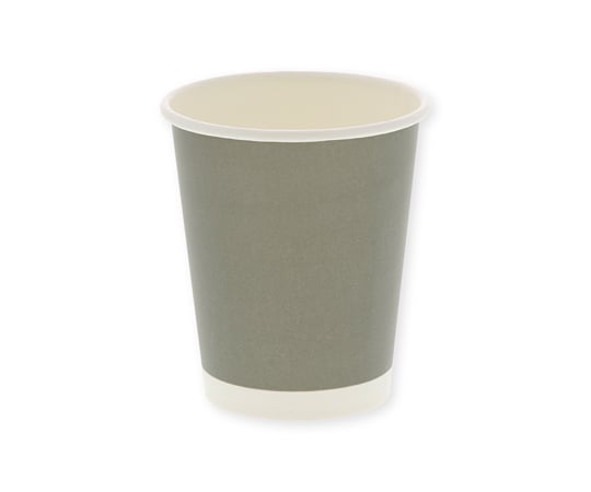 アイス・ホット兼用の紙コップです。両面PEコーティング加工で結露に強いので、特にコールドドリンクにおすすめです。白地にモダンなライトグレーカラー。別売でリフトアップタイプの飲み口付きリッド「HEIKO断熱カップ8オンス用蓋ホワイト」「HEIKO断熱カップ8オンス用蓋ブラック」があります。食品衛生法規格基準適合商品です。満杯容量：約295ml入数：50個 サイズ：口径80×底径57×高92mm材質：バージンパルプ+両面PEコーティングアイス・ホット兼用の紙コップです。両面PEコーティング加工で結露に強いので、特にコールドドリンクにおすすめです。白地にモダンなライトグレーカラー。別売でリフトアップタイプの飲み口付きリッド「HEIKO断熱カップ8オンス用蓋ホワイト」「HEIKO断熱カップ8オンス用蓋ブラック」があります。食品衛生法規格基準適合商品です。満杯容量：約295ml入数：50個 サイズ：口径80×底径57×高92mm材質：バージンパルプ+両面PEコーティング