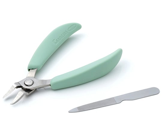 巻き爪・厚い爪・硬い爪も楽に切れるニッパー式の爪切りです。 新潟県燕三条の職人の手仕上げで製造されております。 V字型の刃が切りにくい巻き込んだ爪も少しづつキレイに切ることができます。 約10mmと大きく開くので、厚い爪も挟んでカットするこ...