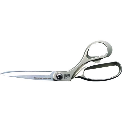 特長:●シャープで滑らかな切れ味です。●刃の表面をビーズブラスト加工を施すことにより、光沢を押さえた上品な仕上がりと表面に傷が入った時など目立ちにくくしています。●高硬度焼入れを施すことで、錆びにくく、切れ味が長持ちします。●刃の重さとハンドル部の重さのバランスを考慮し、すべて金属製にすることにより、伝統的でしっくり手に馴染む重さに仕上げています。 用途:●布の裁断に。 仕様:●刃長(mm)：85●刃厚(mm)：3●全長(mm)：215●タイプ：布切り用 材質／仕上:●刃：ステンレス鋼　SUS420J2●ハンドル：亜鉛合金　ニッケルメッキ加工●ネジ：真鍮　ニッケルメッキ加工 注意:●布以外のものは切らないでください。特長:●シャープで滑らかな切れ味です。●刃の表面をビーズブラスト加工を施すことにより、光沢を押さえた上品な仕上がりと表面に傷が入った時など目立ちにくくしています。●高硬度焼入れを施すことで、錆びにくく、切れ味が長持ちします。●刃の重さとハンドル部の重さのバランスを考慮し、すべて金属製にすることにより、伝統的でしっくり手に馴染む重さに仕上げています。 用途:●布の裁断に。 仕様:●刃長(mm)：85●刃厚(mm)：3●全長(mm)：215●タイプ：布切り用 材質／仕上:●刃：ステンレス鋼　SUS420J2●ハンドル：亜鉛合金　ニッケルメッキ加工●ネジ：真鍮　ニッケルメッキ加工 注意:●布以外のものは切らないでください。