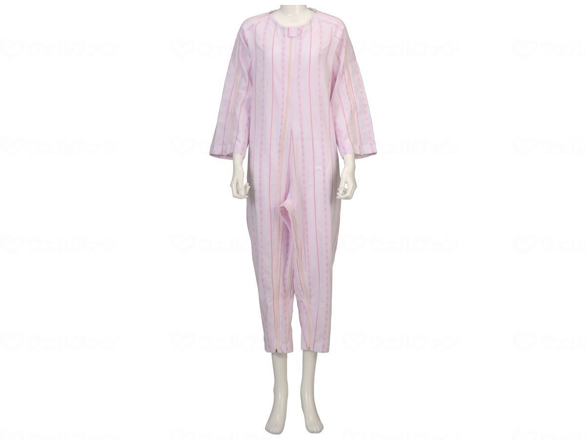 衣類 パジャマ 上下つづき服 身長：170〜180cm、胸囲：104〜112cm、ヒップ：97〜105cm コメント寝たきりの方の介護がしやすいよう素材と機能にこだわって開発された介護ねまきです○寝たきりの方にとっても、着替えやおむつ交換がしやすい「つなぎタイプのねまき」が求められていることをヒントに開発されたのがソフトケアねまきです。『機能的にも充実したねまきをつくりたい。さらに着心地や肌ざわりの良い製品にしたい。』という思いをかたちにしました。○面ファスナー（マジック式）でファスナーつまみを覆います。○着替えや清拭が楽胸元から足までフルオープン式のファスナーが配置されています。○便利な腕ファスナー点滴などの医療行為や、寝たきり、片マヒの方の着替えや清拭が楽に行えます。○おむつ交換が楽股ファスナーはおむつ交換に便利です。○着心地がよいつなぎタイプなので、はだけてしまったり、裾がめくれてゴワゴワしてしまう心配がありません。○お肌にやさしい背面に縫い目や継ぎ目がないので、肌への刺激が軽減されます。○ソフトケアねまきは、おむつ・おむつカバーを使用して着用することを想定してあります。○衣類 パジャマ 上下つづき服 身長：170〜180cm、胸囲：104〜112cm、ヒップ：97〜105cm コメント寝たきりの方の介護がしやすいよう素材と機能にこだわって開発された介護ねまきです○寝たきりの方にとっても、着替えやおむつ交換がしやすい「つなぎタイプのねまき」が求められていることをヒントに開発されたのがソフトケアねまきです。『機能的にも充実したねまきをつくりたい。さらに着心地や肌ざわりの良い製品にしたい。』という思いをかたちにしました。○面ファスナー（マジック式）でファスナーつまみを覆います。○着替えや清拭が楽胸元から足までフルオープン式のファスナーが配置されています。○便利な腕ファスナー点滴などの医療行為や、寝たきり、片マヒの方の着替えや清拭が楽に行えます。○おむつ交換が楽股ファスナーはおむつ交換に便利です。○着心地がよいつなぎタイプなので、はだけてしまったり、裾がめくれてゴワゴワしてしまう心配がありません。○お肌にやさしい背面に縫い目や継ぎ目がないので、肌への刺激が軽減されます。○ソフトケアねまきは、おむつ・おむつカバーを使用して着用することを想定してあります。○