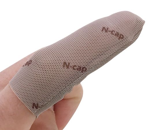 特徴 病院内の｢針刺し事故｣を未然に防ぐ画期的な耐針指カバーです。 極薄ステンレスが指のひらに配置されていますがしなやかに曲がります。 ※ステンレスガードエリアは指のひら側のみです。仕様 サイズ：M-3 全長（mm）：75 入数：1個 材料：ポリエステルメッシュ・PE・SUS304特徴 病院内の｢針刺し事故｣を未然に防ぐ画期的な耐針指カバーです。 極薄ステンレスが指のひらに配置されていますがしなやかに曲がります。 ※ステンレスガードエリアは指のひら側のみです。仕様 サイズ：M-3 全長（mm）：75 入数：1個 材料：ポリエステルメッシュ・PE・SUS304