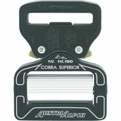 特長:●プロスペックの強力なバックルです。●ワンタッチでロックでき、ワンタッチで解除できます。●過酷な環境下でも性能を発揮できます。 用途:●ハーネスなどの締め付け用。 仕様:●色：ブラック●適応ベルト幅(mm)：45●オス形状：自在●メス形状：固定 仕様2:●ANSI z359.1(米国国家規格協会)、CSA z259.1(カナダ規格協会)認定●破断荷重：23kN●オス：調節可能、メス：固定 材質／仕上:●本体：7075 アルミニウム 注意:●落下防止用品ではありません。●必ず破断荷重範囲内で使用下さい。●使用前にはコブラがロックされていることをしっかりと確認して下さい。特長:●プロスペックの強力なバックルです。●ワンタッチでロックでき、ワンタッチで解除できます。●過酷な環境下でも性能を発揮できます。 用途:●ハーネスなどの締め付け用。 仕様:●色：ブラック●適応ベルト幅(mm)：45●オス形状：自在●メス形状：固定 仕様2:●ANSI z359.1(米国国家規格協会)、CSA z259.1(カナダ規格協会)認定●破断荷重：23kN●オス：調節可能、メス：固定 材質／仕上:●本体：7075 アルミニウム 注意:●落下防止用品ではありません。●必ず破断荷重範囲内で使用下さい。●使用前にはコブラがロックされていることをしっかりと確認して下さい。