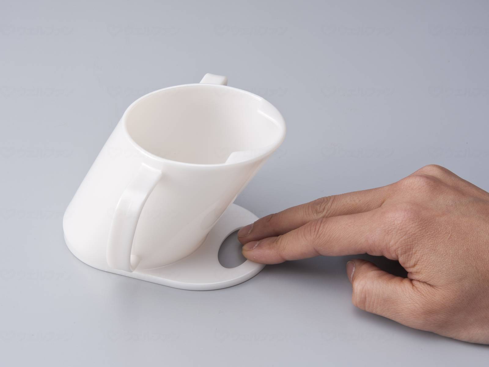 【全商品 ポイント10倍中】 T&M飲みやすい、飲ませやすいカップ L-CUP2 ホワイト