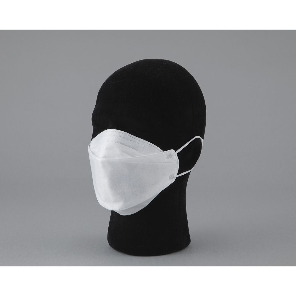 生地を含め、韓国製造のマスクです。 KF94規格・MFDS（韓国食品医薬品安全庁/認証番号2020-D1-1712） PPE-R/02/075(欧州個人用保護具認証）認証取得済みです。 優れた4層フィルターにて、0.4μmの微細粒子を94％遮断し細菌ろ過効率99％です。 3D構造設計で素材が柔らかいため鼻の部分と顔にはしっかり密着し、眼鏡着用時も曇りにくくなっています。 口元に空間をつくる構造のため化粧よごれを防ぎ、口紅等が付きにくいです。 耳が痛くなりにくい柔らかい耳バンドを採用しています。サイズ（幅約×高さ約（mm））：220±10 x 83±10 入数：1箱（1枚/袋×20袋入） 材質：本体／PP、不織布（スパンレース、スパンボンド、メルトブローン、サーマルボンド） 構造：4重構造 性能：PFE（94％）、BFE（99％） 規格：FDA・MFDS（韓国食品医薬品安全庁）・PPE-R/02/075認定 原産国：韓国生地を含め、韓国製造のマスクです。 KF94規格・MFDS（韓国食品医薬品安全庁/認証番号2020-D1-1712） PPE-R/02/075(欧州個人用保護具認証）認証取得済みです。 優れた4層フィルターにて、0.4μmの微細粒子を94％遮断し細菌ろ過効率99％です。 3D構造設計で素材が柔らかいため鼻の部分と顔にはしっかり密着し、眼鏡着用時も曇りにくくなっています。 口元に空間をつくる構造のため化粧よごれを防ぎ、口紅等が付きにくいです。 耳が痛くなりにくい柔らかい耳バンドを採用しています。サイズ（幅約×高さ約（mm））：220±10 x 83±10 入数：1箱（1枚/袋×20袋入） 材質：本体／PP、不織布（スパンレース、スパンボンド、メルトブローン、サーマルボンド） 構造：4重構造 性能：PFE（94％）、BFE（99％） 規格：FDA・MFDS（韓国食品医薬品安全庁）・PPE-R/02/075認定 原産国：韓国