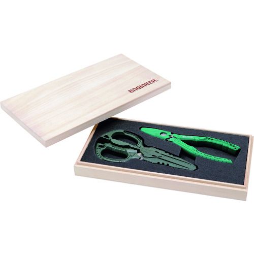 特長:●ネジザウルスGTと鉄腕ハサミGTがセットになったギフトパッケージです。 用途:●記念品、販促品等のノベルティや大切な方へのプレゼントに。 仕様:●ケース寸法(mm)間口：253●ケース寸法(mm)奥行：133●ケース寸法(mm)高さ：33●セット内容(点)：2●セット内容：PZ-58、PH-55 セット内容／付属品:●PZ-58、PH-55特長:●ネジザウルスGTと鉄腕ハサミGTがセットになったギフトパッケージです。 用途:●記念品、販促品等のノベルティや大切な方へのプレゼントに。 仕様:●ケース寸法(mm)間口：253●ケース寸法(mm)奥行：133●ケース寸法(mm)高さ：33●セット内容(点)：2●セット内容：PZ-58、PH-55 セット内容／付属品:●PZ-58、PH-55
